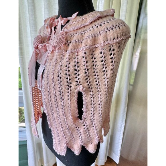 Vintage 50s bed jacket, soft pastel pink crocheted bed robe, knitted capelet - Picture 4 of 10